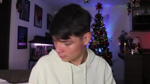 Snapshot of morgan_hiller chatting on 12/02/24, 10:45 online show from 12/02/24, 10:45