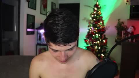 Snapshot of morgan_hiller chatting on 12/18/24, 03:37 online show from 12/18/24, 03:37