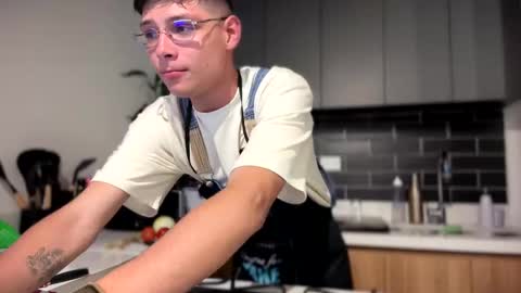 Snapshot of morgan_hiller chatting on 09/20/25, 12:44 online show from 09/20/25, 12:44