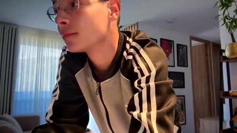 Snapshot of morgan_hiller chatting on 10/05/25, 08:18 online show from 10/05/25, 08:18