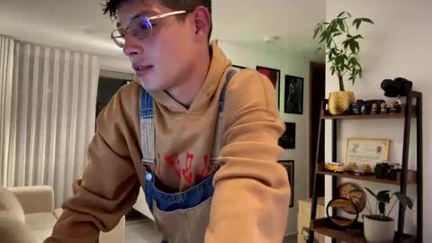 Snapshot of morgan_hiller chatting on 10/10/25, 01:48 online show from 10/10/25, 01:48