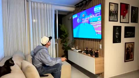 Snapshot of morgan_hiller chatting on 10/21/25, 02:01 online show from 10/21/25, 02:01