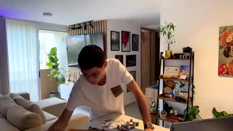 Snapshot of morgan_hiller chatting on 11/15/25, 09:00 online show from 11/15/25, 09:00