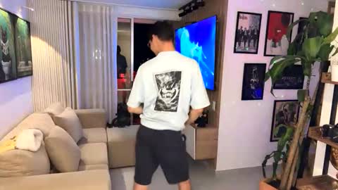   online show from 04/19/26, 02:00