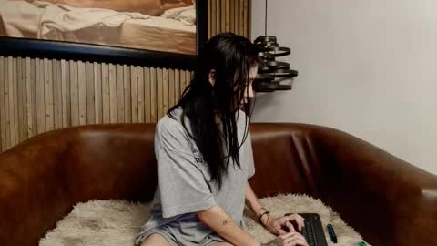 Snapshot of morganevans_t chatting on 02/25/26, 12:15 morganevans_t online show from 02/25/26, 12:15