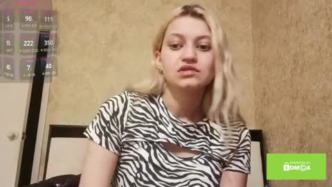 Eva is here now  help me get 50 thumbs up pls  online show from 03/30/26, 09:16