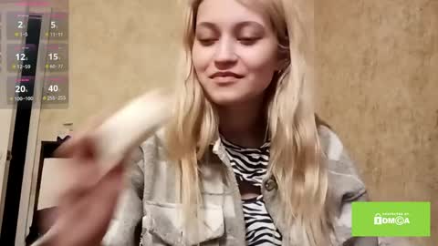 Eva is here now  help me get 50 thumbs up pls  online show from 04/08/26, 09:37