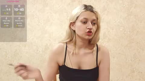 Eva is here now  help me get 50 thumbs up pls  online show from 04/12/26, 07:19