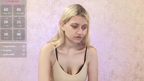 Eva is here now  help me get 50 thumbs up pls  online show from 04/16/26, 09:26