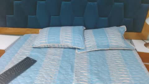 Snapshot of morrigan_luxus chatting on 02/20/25, 01:51 morrigan_luxus online show from 02/20/25, 01:51