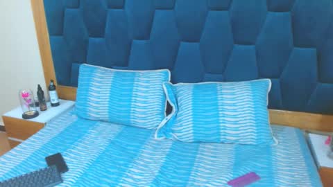 Snapshot of morrigan_luxus chatting on 11/15/25, 12:08 morrigan_luxus online show from 11/15/25, 12:08