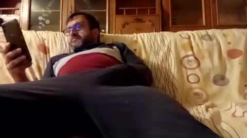 Snapshot of mospeleu chatting on 01/03/25, 04:37 Nomadu online show from 01/03/25, 04:37