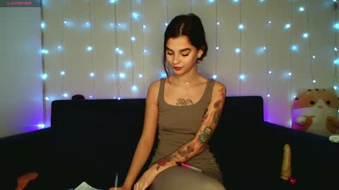 Snapshot of moto_ponchik chatting on 12/03/24, 02:05 Kris online show from 12/03/24, 02:05