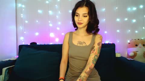 Snapshot of moto_ponchik chatting on 12/16/24, 10:29 Kris online show from 12/16/24, 10:29