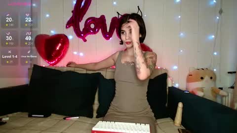 Snapshot of moto_ponchik chatting on 02/11/25, 04:56 Kris online show from 02/11/25, 04:56