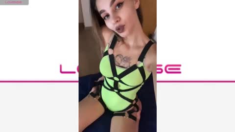 Snapshot of moto_ponchik chatting on 02/25/25, 08:25 Kris online show from 02/25/25, 08:25