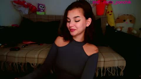 Snapshot of moto_ponchik chatting on 09/13/25, 06:02 Kris online show from 09/13/25, 06:02