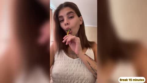 Snapshot of moto_ponchik chatting on 10/29/25, 07:21 Kris online show from 10/29/25, 07:21