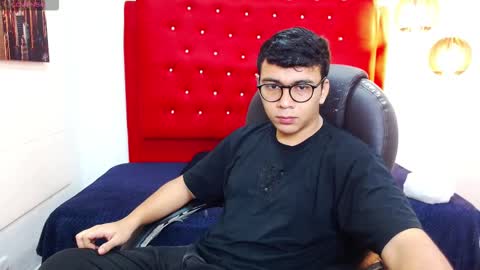 Mou Fly online show from 10/28/25, 11:47