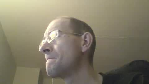 Snapshot of moviem1978 chatting on 01/03/25, 05:10 Frederik online show from 01/03/25, 05:10