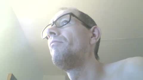 Snapshot of moviem1978 chatting on 02/12/25, 08:38 Frederik online show from 02/12/25, 08:38