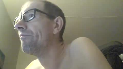 Snapshot of moviem1978 chatting on 02/13/25, 05:44 Frederik online show from 02/13/25, 05:44