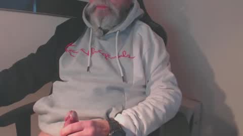 mr_boombastic2021 online show from 01/10/25, 11:43