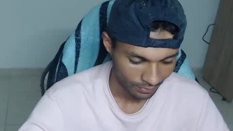 Max online show from 11/11/25, 09:37