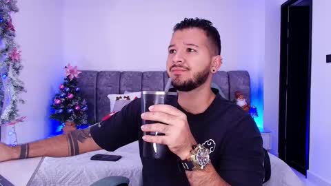 MIKEE online show from 12/17/25, 03:01