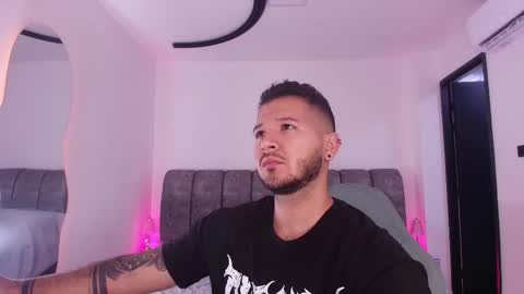 MIKEE online show from 02/04/26, 03:01