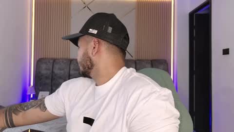 MIKEE online show from 05/16/26, 03:14