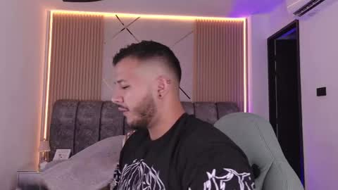 MIKEE online show from 05/20/26, 03:02