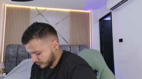 MIKEE online show from 05/21/26, 03:02