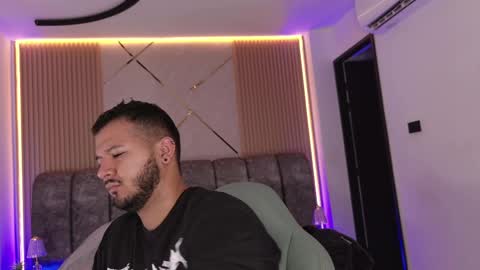 MIKEE online show from 06/08/26, 03:07