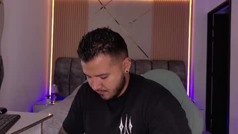 MIKEE online show from 06/17/26, 03:09