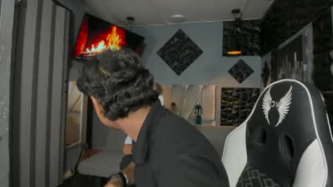 mr_mois online show from 04/05/26, 05:48