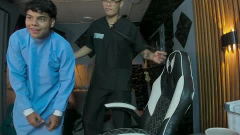 mr_mois online show from 04/07/26, 06:36