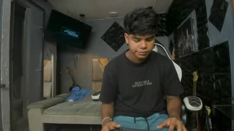 mr_mois online show from 04/13/26, 06:08