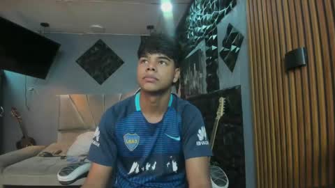 mr_mois online show from 04/14/26, 05:57