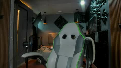 mr_mois online show from 06/06/26, 09:47