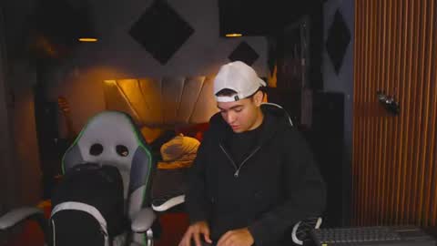 mr_mois online show from 06/27/26, 05:45
