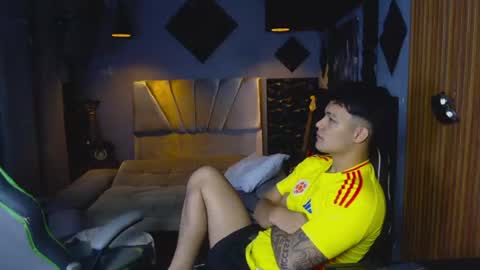 mr_mois online show from 07/04/26, 02:51
