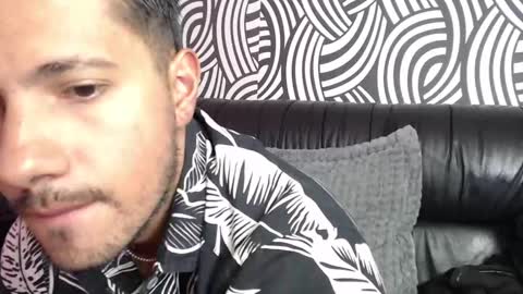 Snapshot of mr_real_aaron chatting on 12/25/24, 10:16 AARON online show from 12/25/24, 10:16