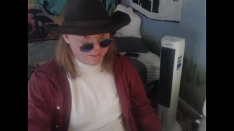 mr_strawberry online show from 04/27/26, 12:19