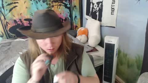 mr_strawberry online show from 05/29/26, 04:16