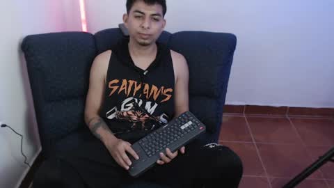 Snapshot of mralpha_latino chatting on 04/15/26, 04:30 Alpha LATINO online show from 04/15/26, 04:30