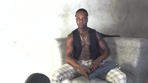 Snapshot of mrbyronstallion chatting on 10/13/25, 01:11 byron online show from 10/13/25, 01:11