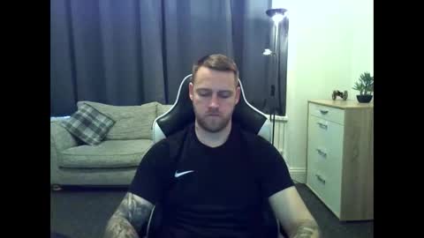 mrengland86566 online show from 02/18/26, 09:27