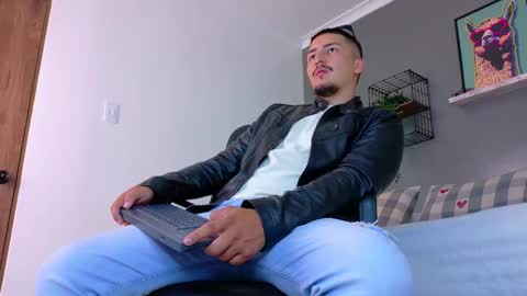 Mr Fox online show from 03/07/26, 07:33