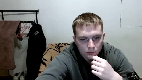 Snapshot of mrheat_ chatting on 12/02/25, 08:15 Max online show from 12/02/25, 08:15